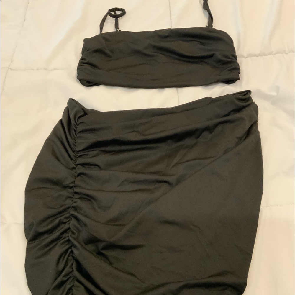 Black cropped top w skirt